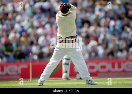 Testa IN MANI ENGLAND V WEST INDIES HEADINGLEY LEEDS INGHILTERRA 25 Maggio 2007 Foto Stock