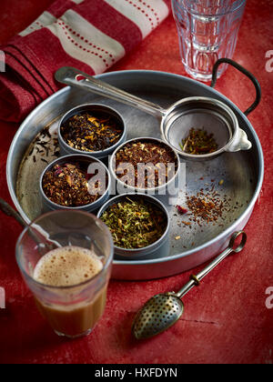 Marsala chai vaschetta di miscelazione di erbe e spezie Foto Stock
