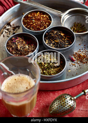 Marsala chai vaschetta di miscelazione di erbe e spezie Foto Stock