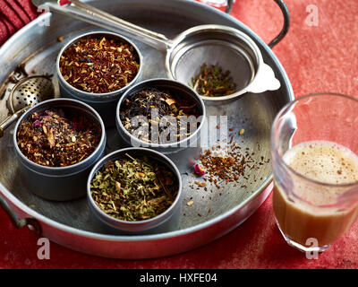 Marsala chai vaschetta di miscelazione di erbe e spezie Foto Stock