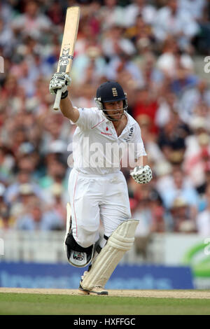 JONATHAN TROTT CELEBRA IL SUO 5TH CENERI TEST MATCH Il Brit Oval Londra Inghilterra 22 Agosto 2009 Foto Stock