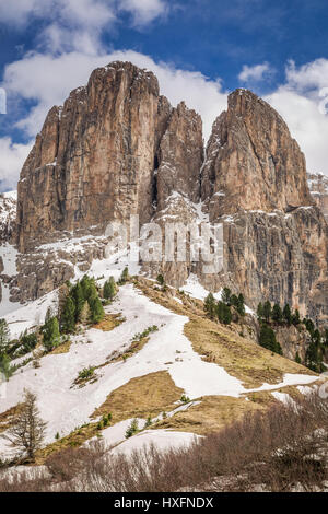 Coperte di neve in montagna Dolomiti, Italia Foto Stock