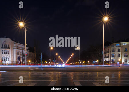 Via Andrassy da piazza degli Eroi la notte, Budapest, Ungheria Foto Stock