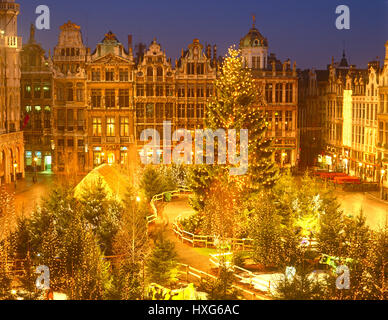 Le decorazioni di Natale nella Grand Place , Bruxelles, Belgio Foto Stock