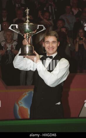 STEPHEN HENDRY EMBASSY CAMPIONE DEL MONDO 1996 09 Maggio 1996 Foto Stock