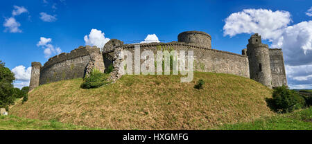 Le pareti del medievale Norman Kidwelly Castle, Kidwelly, Carmarthenshire, Galles. Foto Stock