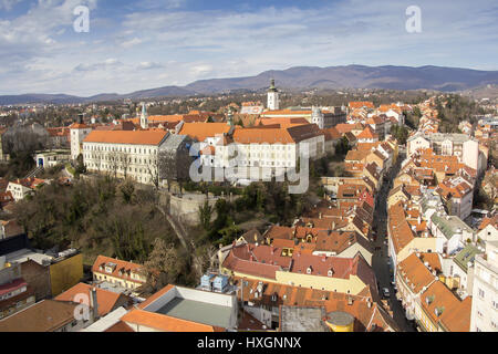 Vista panoramica della città alta a Zagabria, la città capitale di Croazia Foto Stock