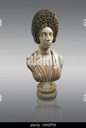 Le donne romane scultura con tipico periodo di Traiano capelli stile, tardo periodo di Traiano 98-117 annuncio, inv 6074, Napoli Museo Archeologico Nazionale, l'Italia, Foto Stock