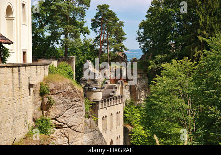 Castello Valdstejn in Repubblica ceca, Hruba Skala Rock Town, parte medioevale del castello Foto Stock