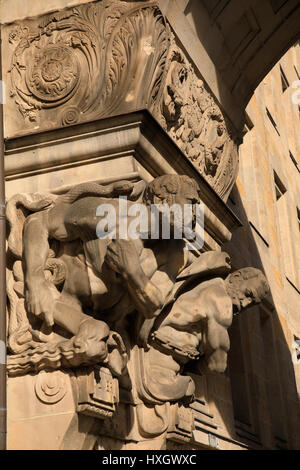 Europa, Deutschland, Berlino Mitte, Franzoesische Strasse, Gebaeudekomplex der Deutschen Bank, blocco 1, Atlanten Feuer und Erde, Foto Stock