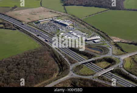 Vista aerea di Wetherby Servizi, Yorkshire, Regno Unito Foto Stock