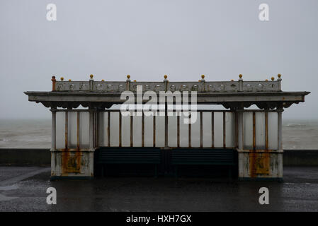 Brighton e Hove tradizionale rifugio sul mare Foto Stock