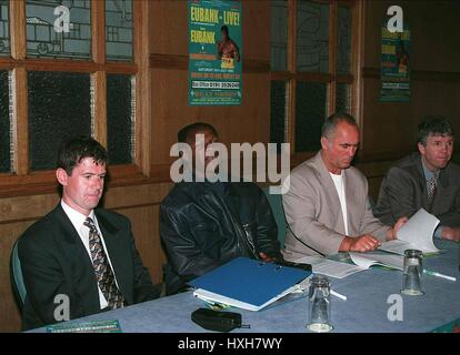 CHRIS EUBANK RONNIE DAVIES CONFERENZA STAMPA CONFERENZA STAMPA NEWCASTLE 06 Luglio 1995 Foto Stock