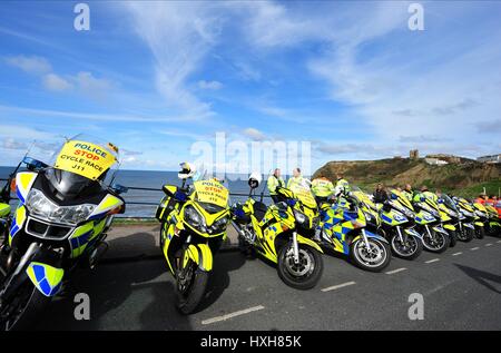 Polizia piloti fuori parcheggiato fino AF TOUR DE YORKSHIRE STADIO 1 Scarborough North Yorkshire Inghilterra 01 Maggio 2015 Foto Stock