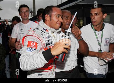 LEWIS HAMILTON MCLAREN MERCE Gran Premio del Brasile a Interlagos BRASILE 02 Novembre 2008 Foto Stock