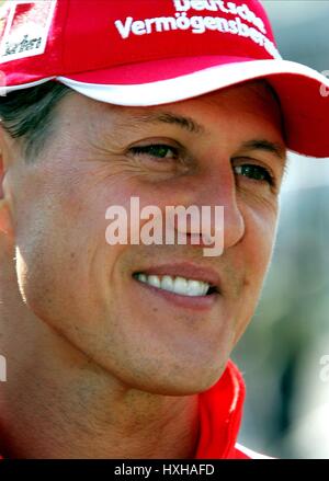 MICHAEL Schumacher in Ferrari racing driver NURBURGRING GERMANIA 05 Maggio 2006 Foto Stock