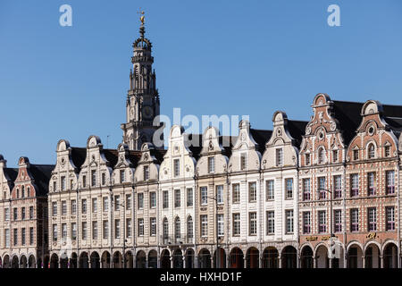 Fiammingo in stile barocco di facciate in Grand Place, Arras, Pas-de-Calais, Francia Foto Stock