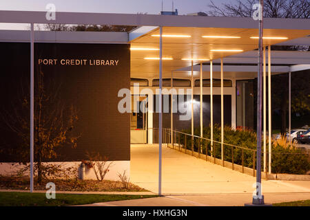 La porta della libreria di credito al tramonto nel porto di credito, Mississauga, Ontario, Canada. Foto Stock