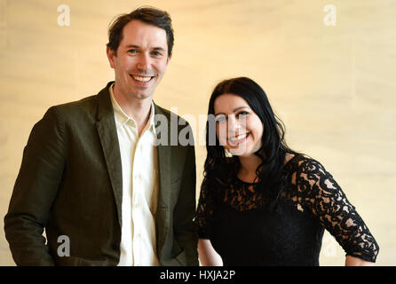 Oxford, Regno Unito. 28 Mar, 2017. Alastair Sooke e Janina Ramirez a Worcester College Lecture Theatre per la Oxford Festival Letterario. 'Un amante dell'arte la guida di Barcellona, Amsterdam e San Pietroburgo' immagine da Richard Cave 28.03. Credito: Richard Cave/Alamy Live News Foto Stock