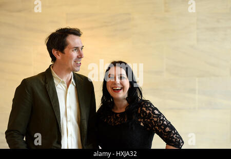 Oxford, Regno Unito. 28 Mar, 2017. Alastair Sooke e Janina Ramirez a Worcester College Lecture Theatre per la Oxford Festival Letterario. 'Un amante dell'arte la guida di Barcellona, Amsterdam e San Pietroburgo' immagine da Richard Cave 28.03. Credito: Richard Cave/Alamy Live News Foto Stock