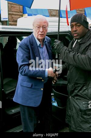 New York, NY, STATI UNITI D'AMERICA. 28 Mar, 2017. Michael Caine fuori e circa per celebrità Candids - MER, New York, NY Marzo 28, 2017. Credito: Derek Storm/Everett raccolta/Alamy Live News Foto Stock