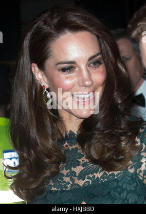 Londra, Regno Unito. 28 Mar, 2017. La Gran Bretagna è la Duchessa di Cambridge Kate arriva per il 2017 Gala ritratto alla National Portrait Gallery di Londra, Gran Bretagna, 28 marzo 2017. Credito: Xinhua/Alamy Live News Foto Stock