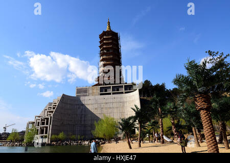 Shijiazhuang, Shijiazhuang, Cina. 28 Mar, 2017. Shijiazhuang, CINA-marzo 26 2017: (solo uso editoriale. Cina OUT).Gli edifici di Hebei Accademia delle Belle Arti guardando come "castello di Hogwarts' diventato famoso in Shijiazhuang, a nord della Cina di nella provincia di Hebei, Marzo 26th, 2017. Credito: SIPA Asia/ZUMA filo/Alamy Live News Foto Stock