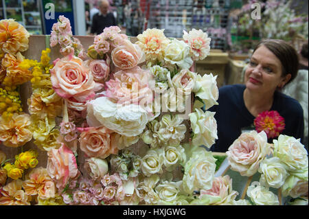 Lawrence e Lindley sale, Westminster, London, Regno Unito. Il 29 marzo 2017. La molla di Londra impianto e Orchid mostra aperta in un tripudio di colori che celebra la primavera nel cuore della citta'. Credito: Malcolm Park editoriale/Alamy Live News. Foto Stock