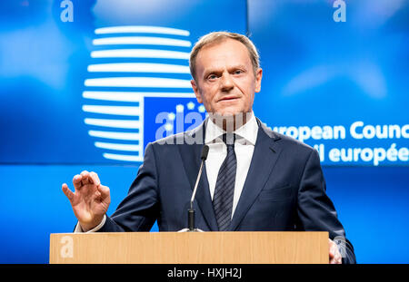 Bruxelles, BXL, Belgio. 29 Mar, 2017. Donald Tusk, il presidente del Consiglio europeo tiene una conferenza stampa al Consiglio europeo ha sede a Bruxelles in Belgio su 29.03.2017 Primo Ministro britannico Theresa Maggio ha firmato la lettera di dare comunicazione ufficiale ai sensi dell'articolo 50 del trattamento di Lisbona che inizia Brexit da Wiktor Dabkowski Credito: Wiktor Dabkowski/ZUMA filo/Alamy Live News Foto Stock