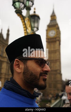 Londra, Inghilterra, Regno Unito. 29 Mar, 2017. Comunità musulmana di solidarietà per le vittime degli attentati di Londra il 21 marzo 2017, in parlamento a Westminster Bridge, Londra, Regno Unito. Credito: Vedere Li/Alamy Live News Foto Stock