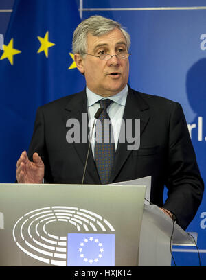 Bruxelles, Belgio. 29 Mar, 2017. Antonio Tajani, Presidente del Parlamento europeo tiene una conferenza stampa sulla prima valutazione delle conseguenze del governo del Regno Unito di innesco Articolo 50, al Parlamento Europeo con sede a Bruxelles, in Belgio, il 29.03.2017 da Wiktor Dabkowski | Utilizzo di credito in tutto il mondo: dpa/Alamy Live News Foto Stock