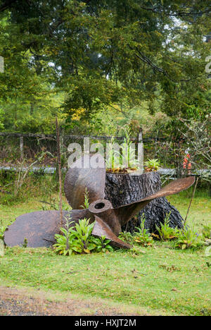 Old Ship elica abbandonata in cantiere - Puerto Montt - Cile Foto Stock