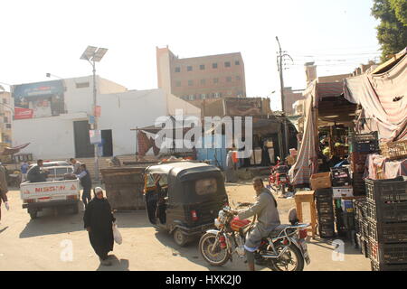 Una città di Edfu, Nilo, Egitto Foto Stock