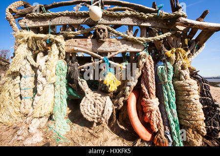 La Black Pearl, una barca driftwood 'moored' a New Brighton sulla penisola di Wirral Foto Stock