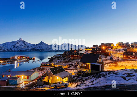 Mattina tempo in Tasiilaq, che è una città del comune di Sermersooq nel sud-est della Groenlandia. La Groenlandia è un autonomouscountry nell'Unito Foto Stock