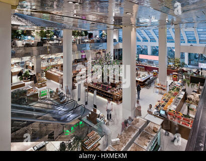 Food court nel 'Tsvetnoy' Centro Commerciale per lo shopping nel centro di Mosca Foto Stock