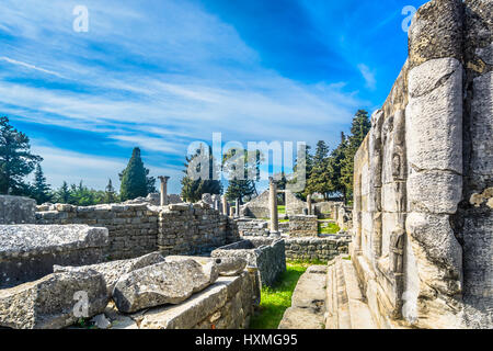 Idillica vista sul vecchio le rovine romane di Salona, Croazia. Foto Stock