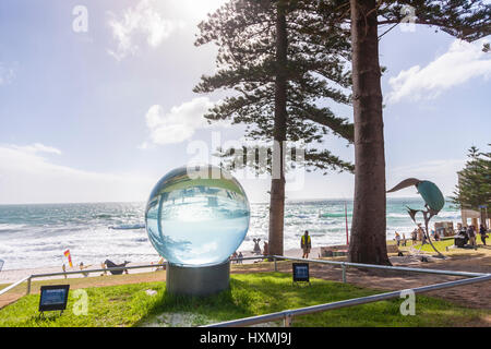 Lucy Humphrey, Horizon, scultura dal mare, Cottesloe 2017. Perth, Western Australia Foto Stock