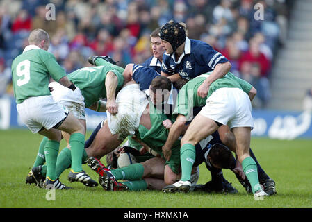 Giocatori ottenere ruvida SCOZIA V IRLANDA SEI NAZIONI MURRAYFIELD EDIMBURGO 16 Febbraio 2003 Foto Stock