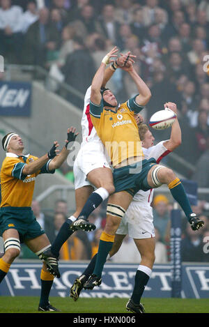 DANIEL VICKERMAN MIKE TINDALL ENGLAND V AUSTRALIA TWICKENHAM Londra Inghilterra 16 Novembre 2002 Foto Stock