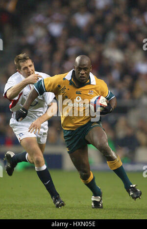 WENDELL SAILOR SARÀ GREENWOOD INGHILTERRA V AUSTRALIA TWICKENHAM Londra Inghilterra 16 Novembre 2002 Foto Stock