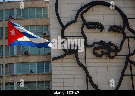 Immagine della guerriglia rivoluzionaria fighter Camilo Cienfuegos ,Ministero dell informatica e le comunicazioni, la Piazza della Rivoluzione, l'Avana, Cuba. Foto Stock