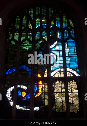 Moderno in vetro colorato in King's Lynn Minster (St Margaret's), Norfolk, Inghilterra, Regno Unito Foto Stock