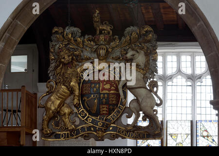 Un grande stemma reale in San Pietro e la chiesa di St Paul, Wisbech, Cambridgeshire, England, Regno Unito Foto Stock