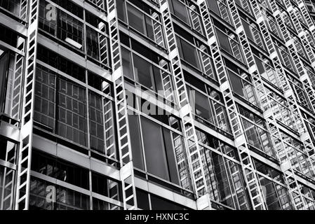 Canary Wharf ufficio edificio di architettura. Londra. Regno Unito. In bianco e nero Foto Stock