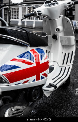 Uno scooter con Unione Jack verniciatura Foto Stock