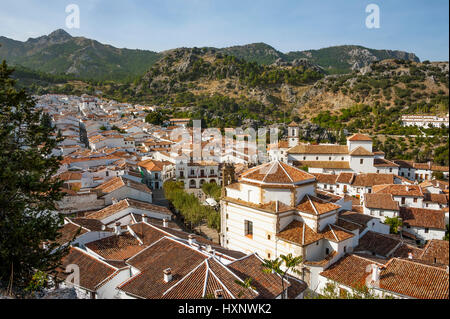 Villaggio montano di Grazalema, bianche città dell'Andalusia, Sierra de Grazalema parco naturale, provincia di Cádiz, Spagna Foto Stock