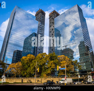 I moderni grattacieli del quartiere finanziario del centro cittadino di Toronto - Toronto, Ontario, Canada Foto Stock