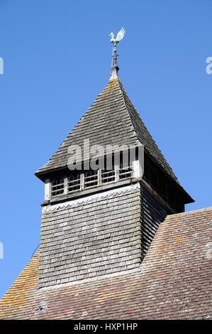 St Michaels Chiesa, Egginton, Bedfordshire, presenta una navata di ironstone, coro di Totternhoe pietra, eun incastrata vittoriano campana-turrett. Foto Stock