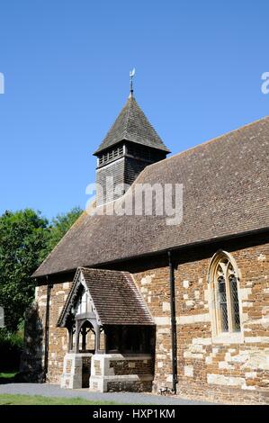 St Michaels Chiesa, Egginton, Bedfordshire, presenta una navata di ironstone, coro di Totternhoe pietra, eun incastrata vittoriano campana-turrett. Foto Stock